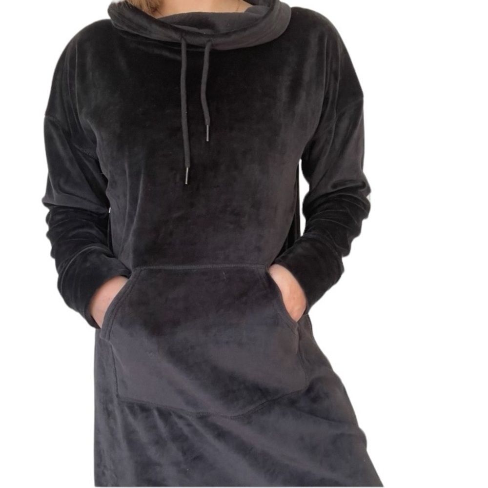 TAHARI Sleepwear Cowl Neck Black Soft Plush Velvet‎ Loungewear Robe Popover Cozy